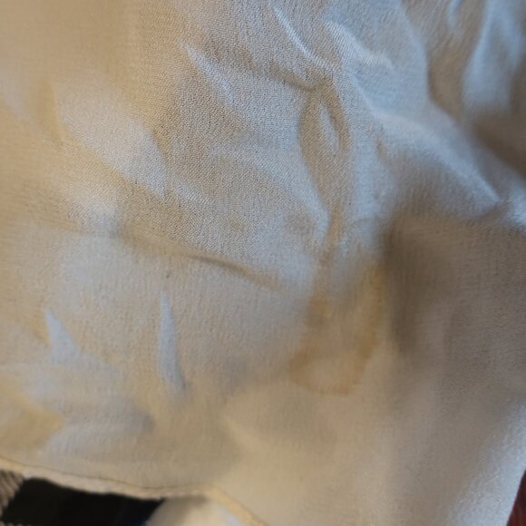 Womens Burberry Black Red White 100% Silk Check Print Design Rectangle Scarf - Picture 12 of 12